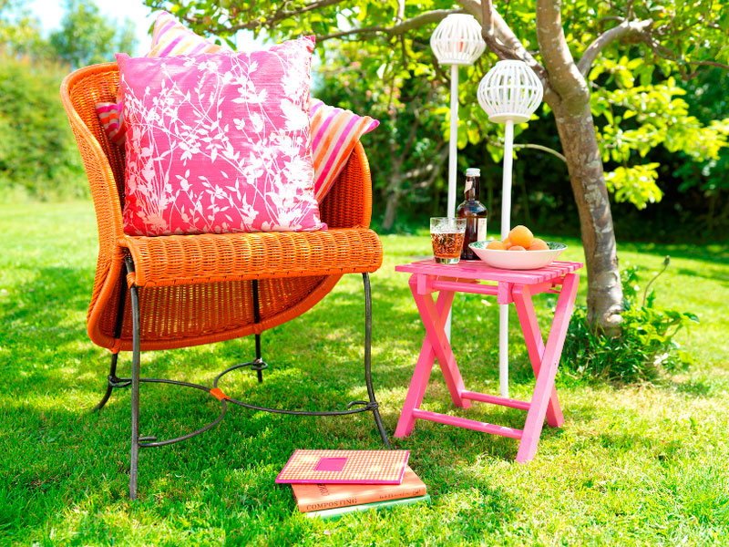 spray paint outdoor furniture